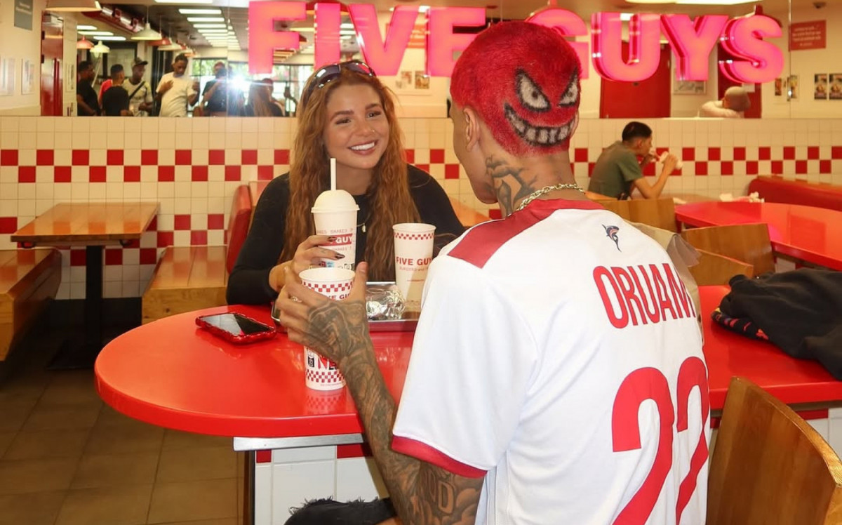 Preso desde julho, Oruam recebe primeira visita da noiva: 'Nunca deixa de sorrir' | Celebridades