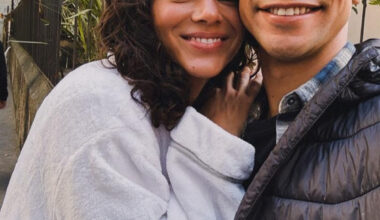 Sérgio Malheiros posa com Bruna Marquezine nos bastidores das gravações de 'Amor Da Minha Vida' | Celebridades