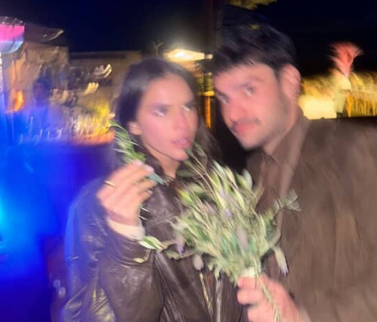 Bruna Marquezine tenta pegar buquê em renovação de votos de Giovanna Ewbank e Bruno Gagliasso | Celebridades
