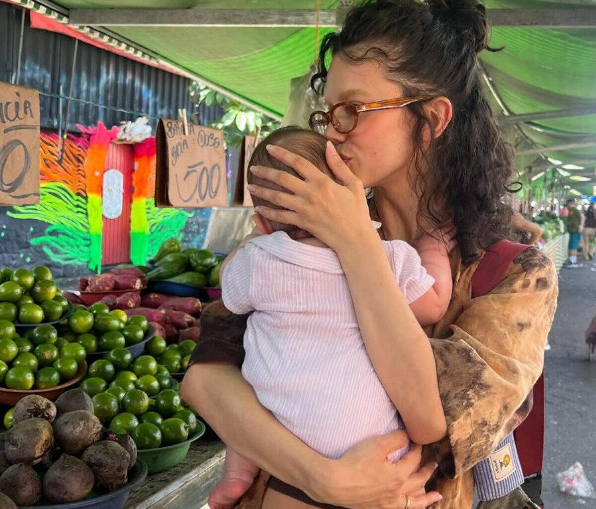Manu Gavassi compartilha foto rara com a filha, Nara | Celebridades