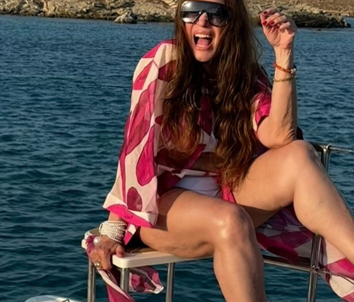 Susana Vieira curte passeio de barco na Grécia: 'Mar sem fim' | Celebridades