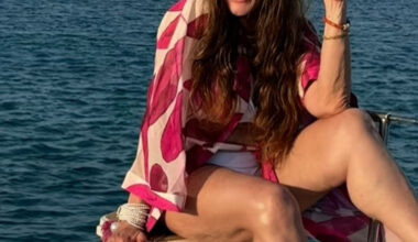 Susana Vieira curte passeio de barco na Grécia: 'Mar sem fim' | Celebridades