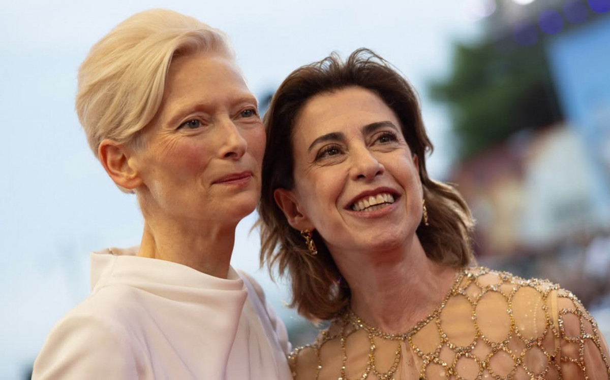 Fernanda Torres e Tilda Swinton chamam atenção ao se reencontrarem no Festival de Veneza | Celebridades