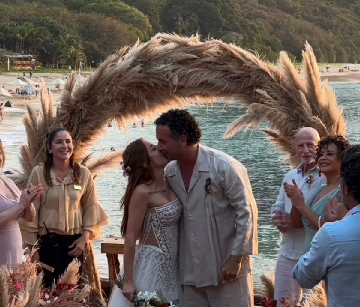 Marco Luque se casa com Jéssica Correia em Fernando de Noronha; veja como foi | Celebridades
