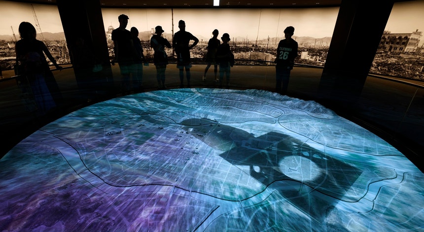 Hiroshima. "O sol explodiu" há 80 anos e ainda há cadeiras vazias