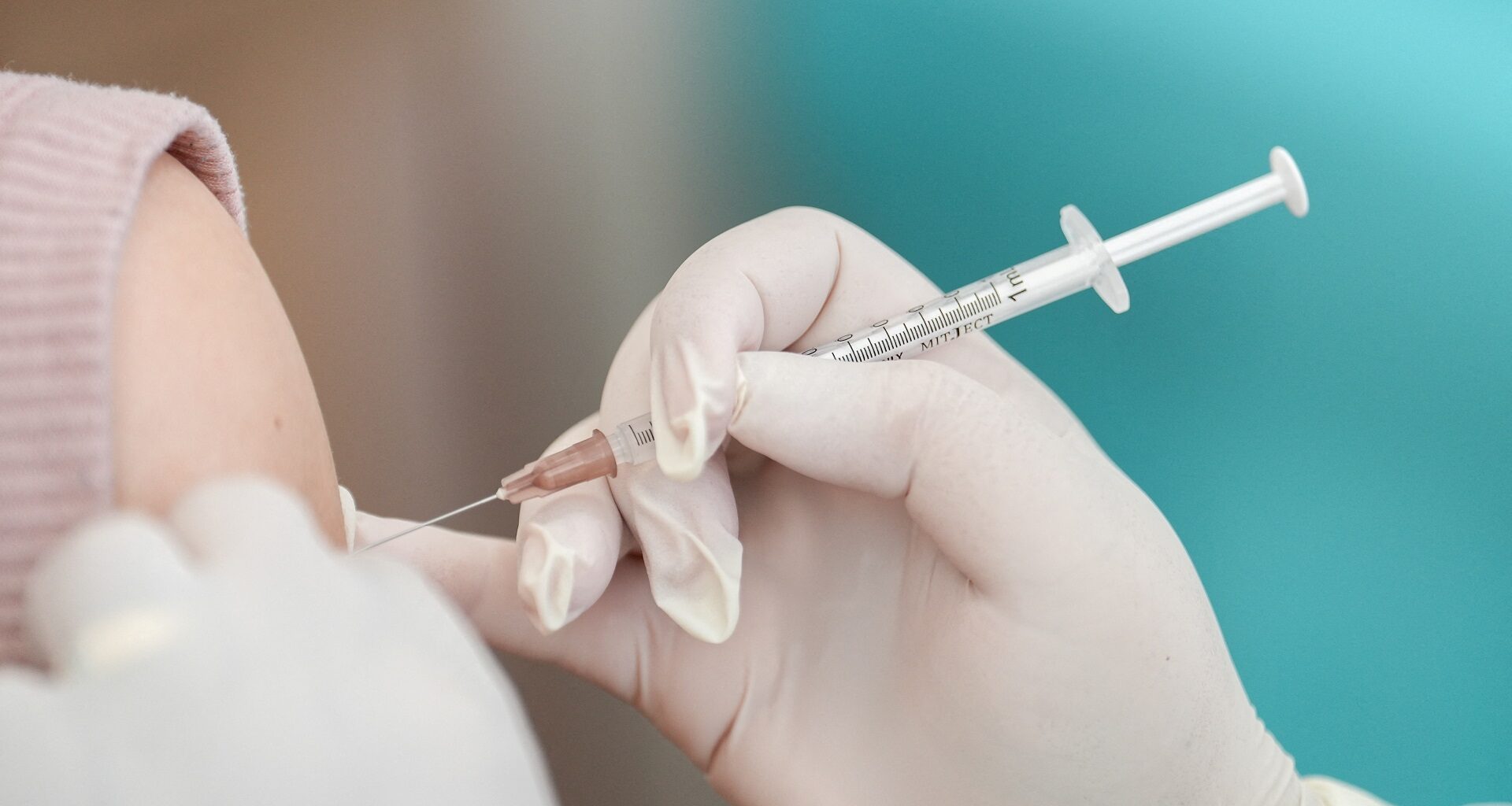 Vacina contra herpes-zóster reduz risco de ataque cardíaco e AVC, mostra novo estudo