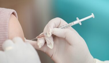 Vacina contra herpes-zóster reduz risco de ataque cardíaco e AVC, mostra novo estudo