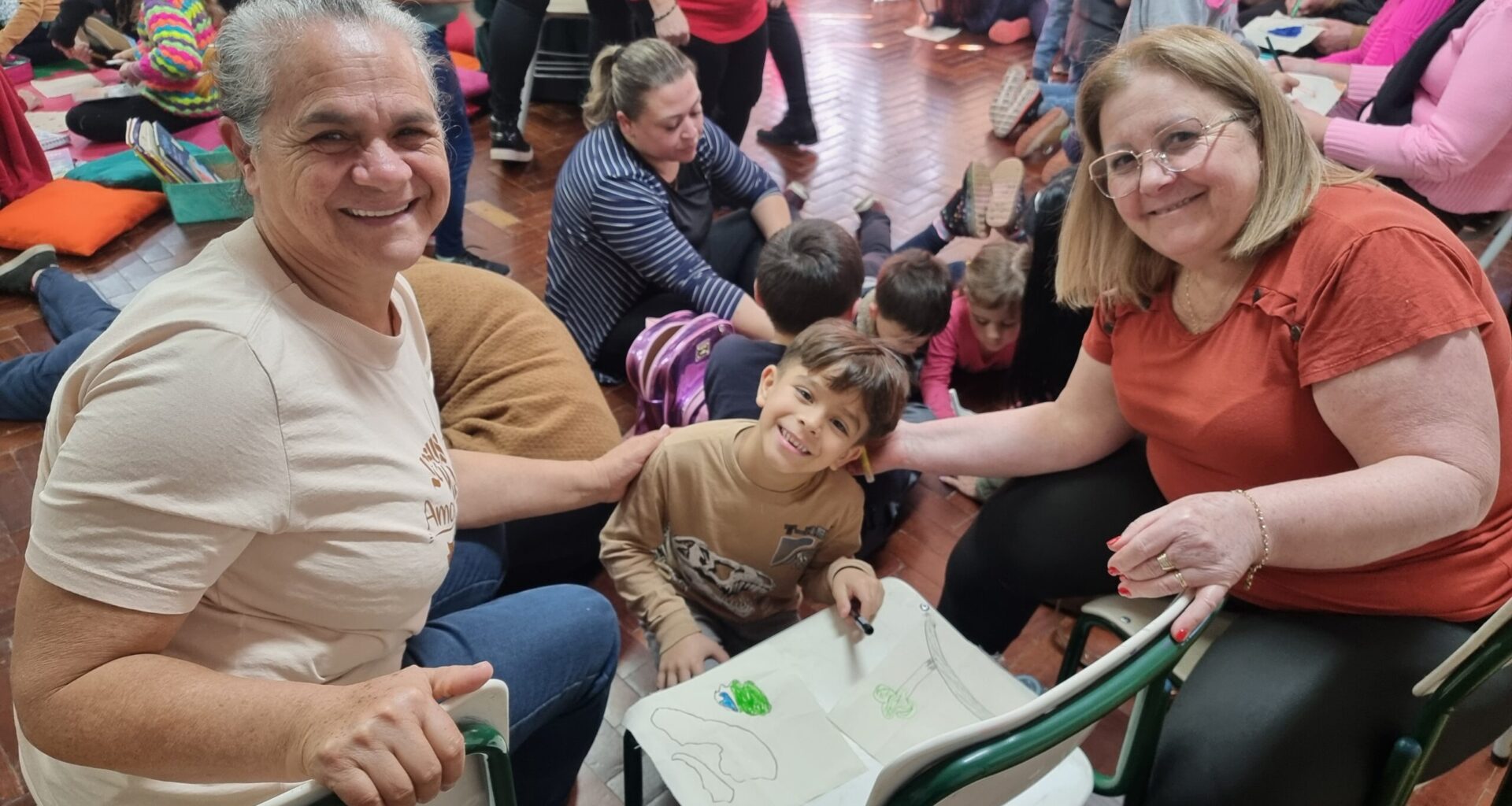 Grupo de avós da escola 28 produz colcha de retalhos para a Feira do Livro – Prefeitura de Sapiranga
