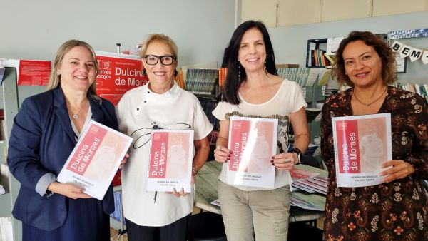 50 cópias de livro em braille são doadas para estudantes do DF