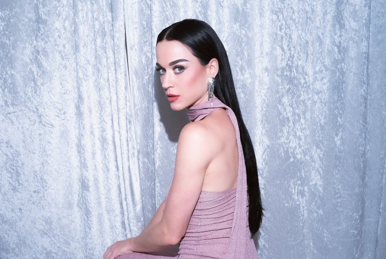 Katy Perry depõe e diz que quer 'justiça' em disputa por mansão de US$ 15 milhões