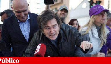 Javier Milei retirado de comício após arremesso de pedras por manifestantes | Argentina