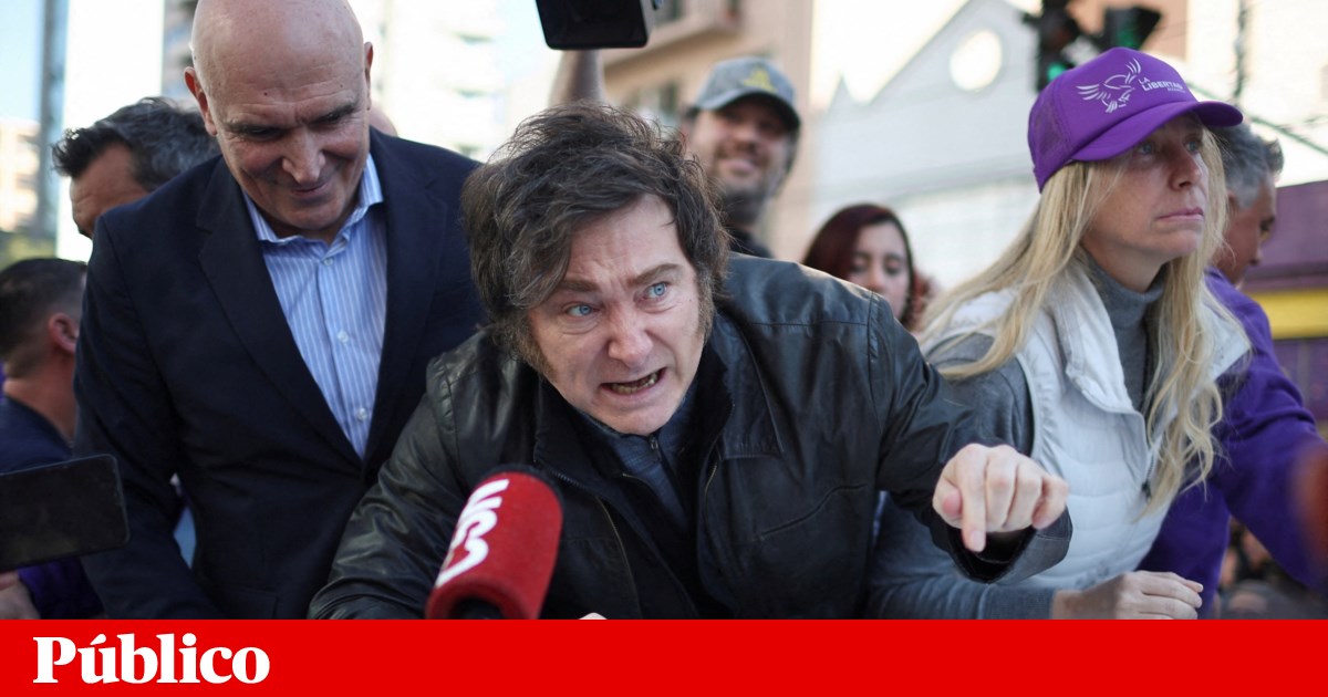 Javier Milei retirado de comício após arremesso de pedras por manifestantes | Argentina