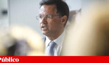 Ministro anuncia “balcão único” para empresas e licenciamentos mais rápidos | Universidade de Verão