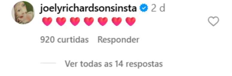 Joely Richardson, irmã de Natasha Richardson, comenta em foto de Pamela Anderson e Liam Neeson.