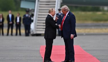 Trump volta a ameaçar Rússia com sanções