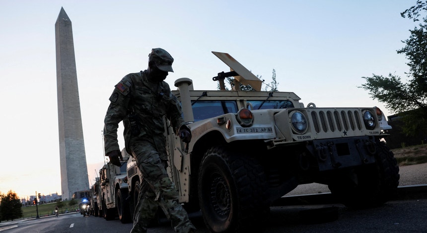 "Impulso autoritário". Militares da Guarda Nacional mobilizados por Trump chegam a Washington DC