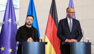 Líderes da UE e Zelensky transmitem a Trump que a Ucrânia "deve estar na mesa" das negociações