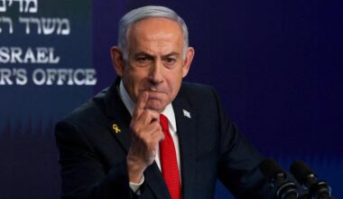 "O antissemitismo é um cancro". Netanyahu acusa Macron de "alimentar fogo antissemita"