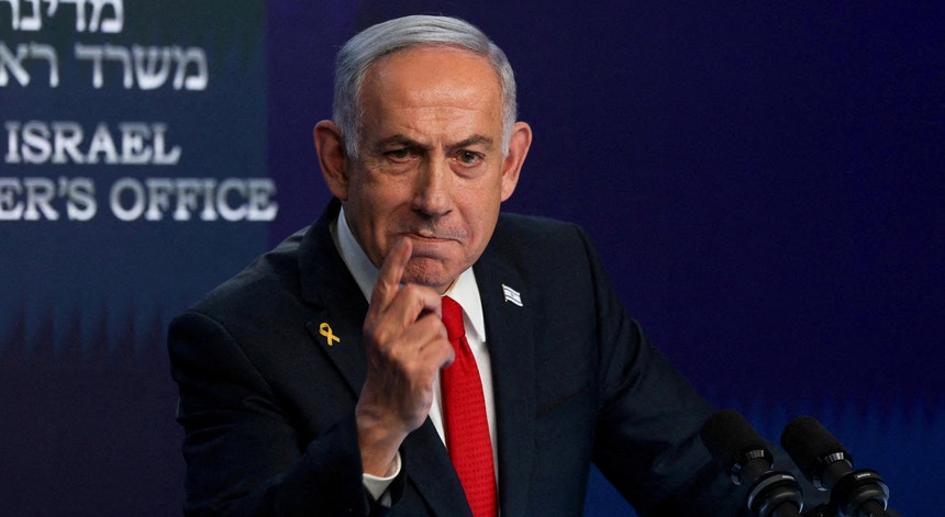 "O antissemitismo é um cancro". Netanyahu acusa Macron de "alimentar fogo antissemita"