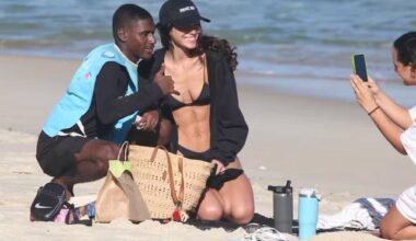 SBT TV | Bruna Marquezine aproveita dia de praia de biquíni e esbanja simpatia com fãs