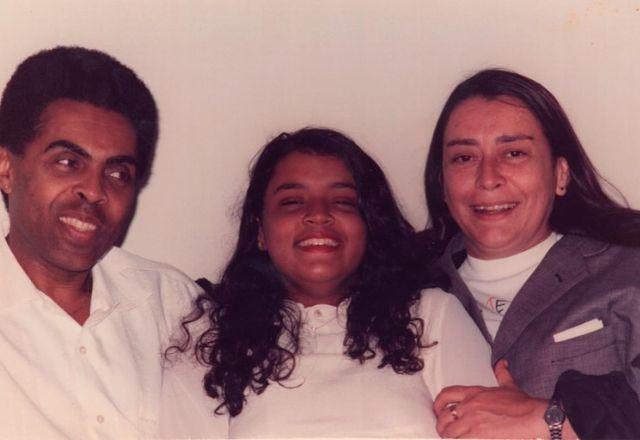 SBT TV | Gilberto Gil resgata fotos raras de Drão, mãe de Preta Gil