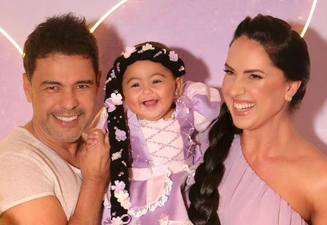 SBT TV | Zezé di Camargo se emociona com surpresa de Graciele no batizado da filha