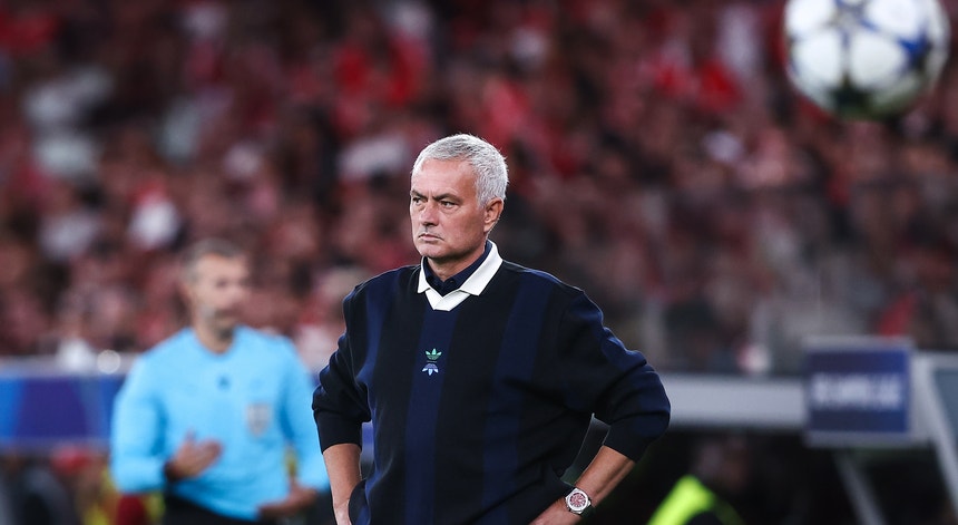 Mourinho despedido pelo Fenerbahçe