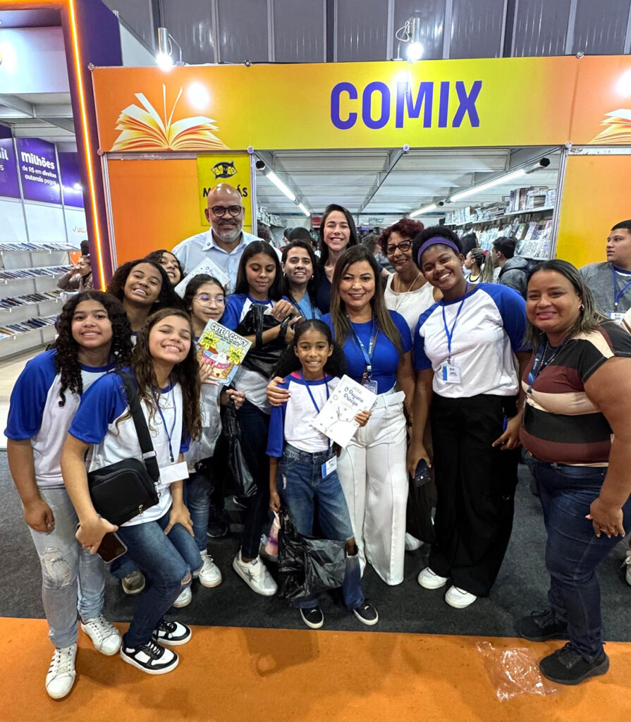 Alunos da rede municipal de Belford Roxo vencedores do Concurso de Redação marcam presença na Bienal do Livro