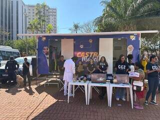 Famílias aproveitam manhã de sábado para vacinar pets na Praça Ary Coelho