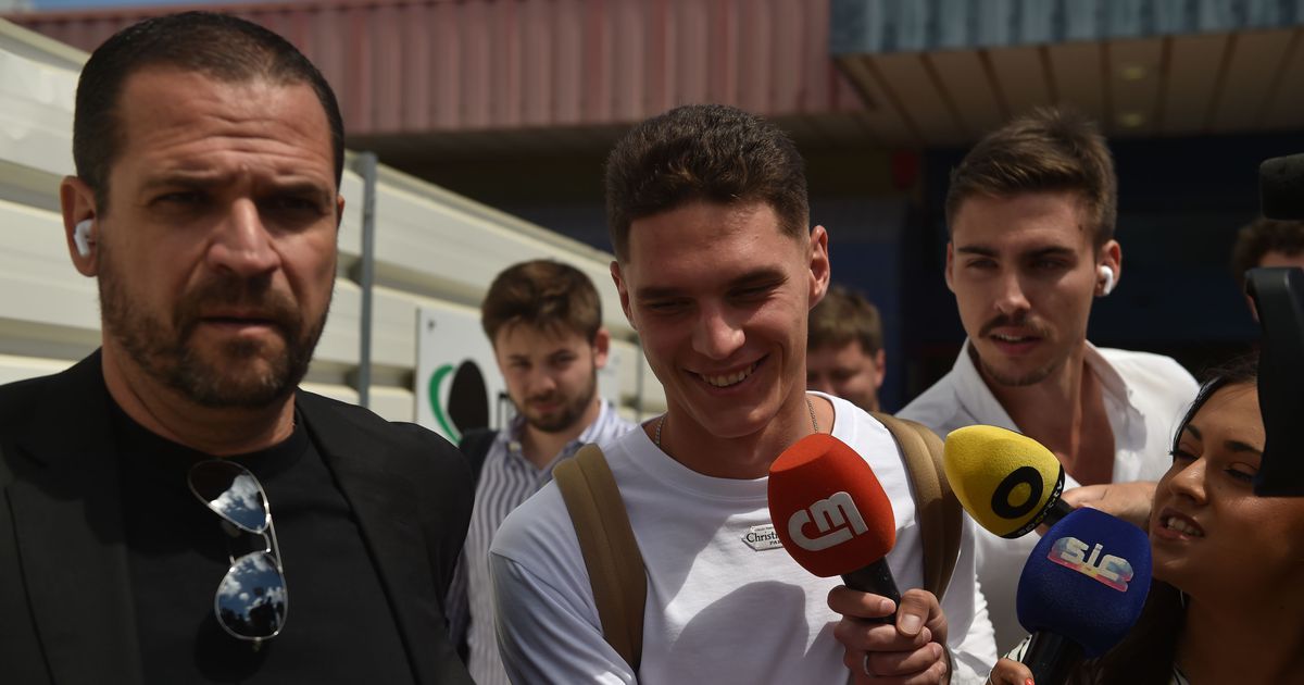 Sudakov já chegou a Portugal para assinar com o Benfica