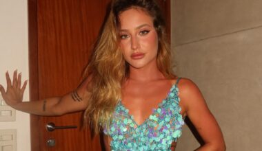 Bruna Griphao conquista web ao posar com look brilhante: 'Amei'