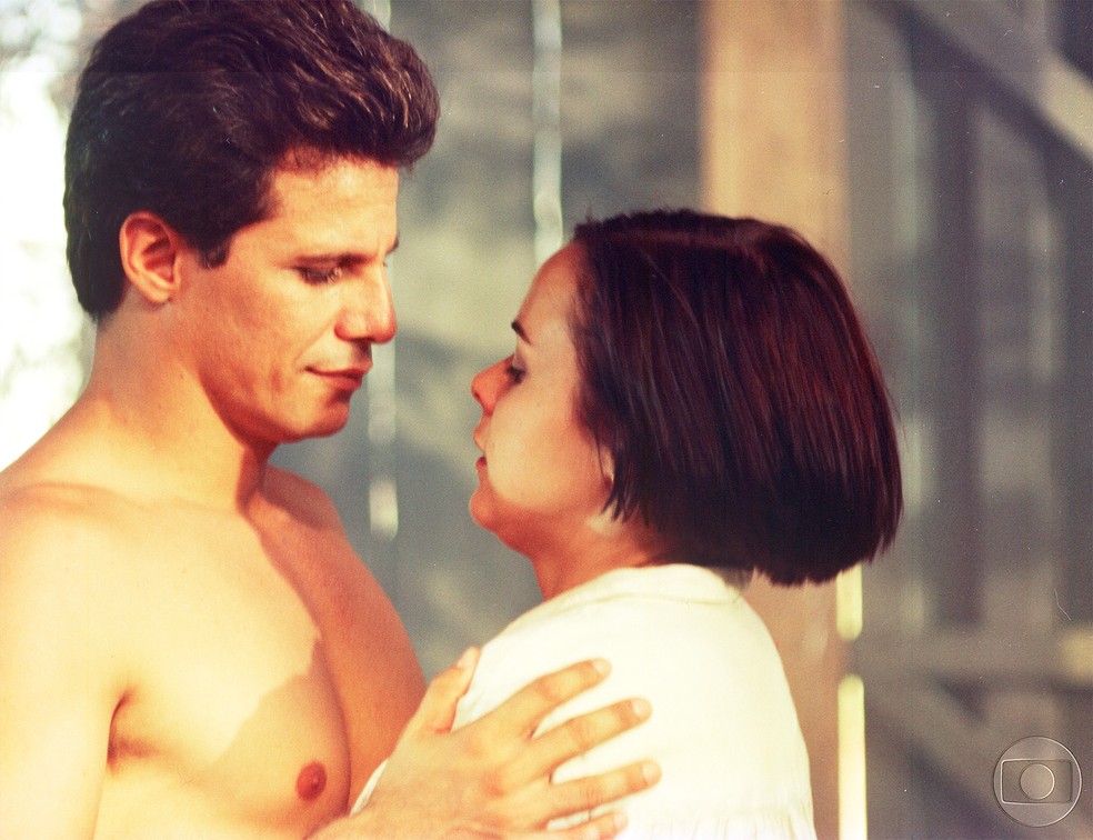 FERA FERIDA -  Edson Celulari e a atriz Guilia Gam na novela de 1994 — Foto: Reprodução/TV Globo