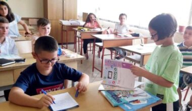 Começa distribuição de livros gratuitos para 236 mil alunos, Rama: Apoio anual na véspera do ano letivo