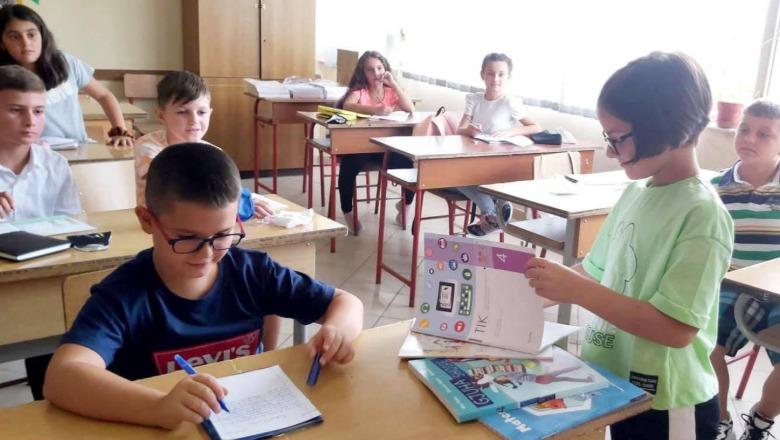 Começa distribuição de livros gratuitos para 236 mil alunos, Rama: Apoio anual na véspera do ano letivo