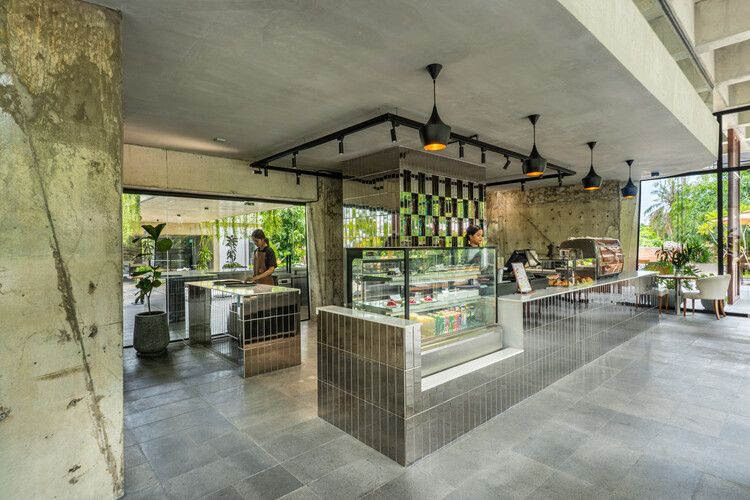 Café & Restaurante Phum Sambo / Khoan + Partners - Fotografia de Interiores, Cozinha, Cadeira