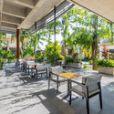 Café & Restaurante Phum Sambo / Khoan + Partners - Fotografia de Interiores, Sala de Jantar, Cadeira, Aido, Pátio