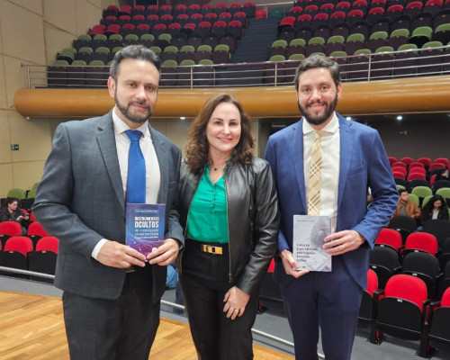 Diretora de Defesa de Prerrogativas prestigia lançamento de obras de associados - Notícias
