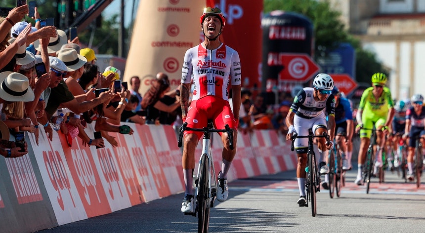 Volta a Portugal. Nicolás Tivani (Louletano) vence no alto do Sameiro