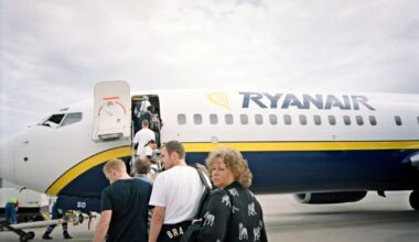 Boas e más notícias da Ryanair: bagagem de mão 20% maior, multa se violar "regra dos 40 minutos"