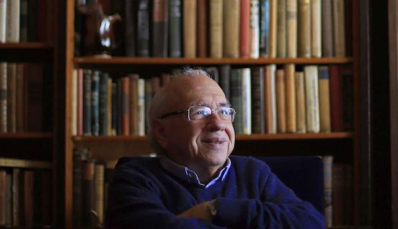 Luis Fernando Veríssimo segue internado em estado grave.