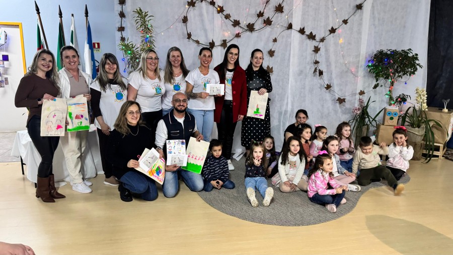 Prefeitura Municipal de Erechim - Lançamento do livro "O Chá que Transformou a Bruxa" emociona famílias na Escola Irmã Consolata