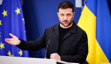 Em Washington, Zelensky considera que ataques russos visam "humilhar esforços diplomáticos"