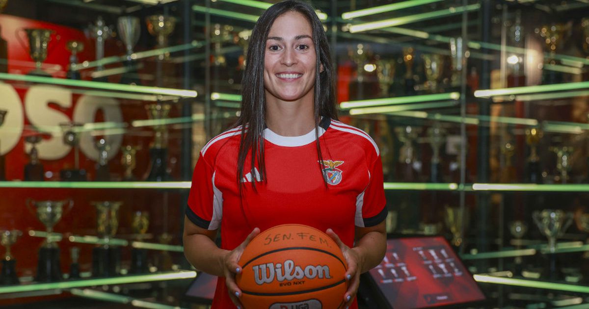 OFICIAL: ‘menina bonita’ dos fãs de basquetebol do Benfica está de volta