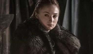 Sophie Turner teve ânsia de vômito ao beijar colega de Game of Thrones - MidiaNews