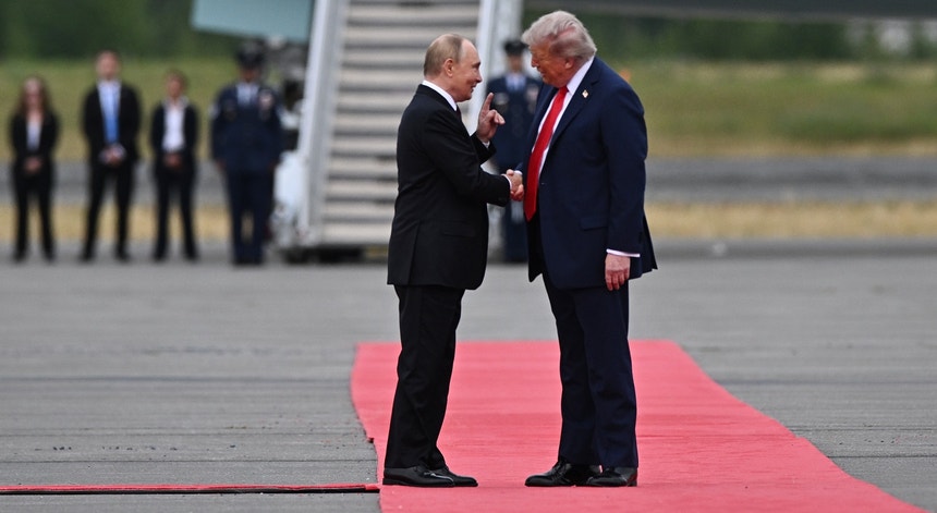 "Ainda não chegamos lá". Encontro entre Putin e Trump no Alasca termina sem acordo