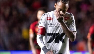 Torcedores do Estudiantes no jogo contra o Cerro Porteño