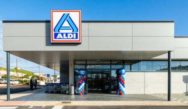 Torre Solar LED com efeito chama e sensor de luz sem precisar de ligar à corrente? É no Aldi e por menos de 15€