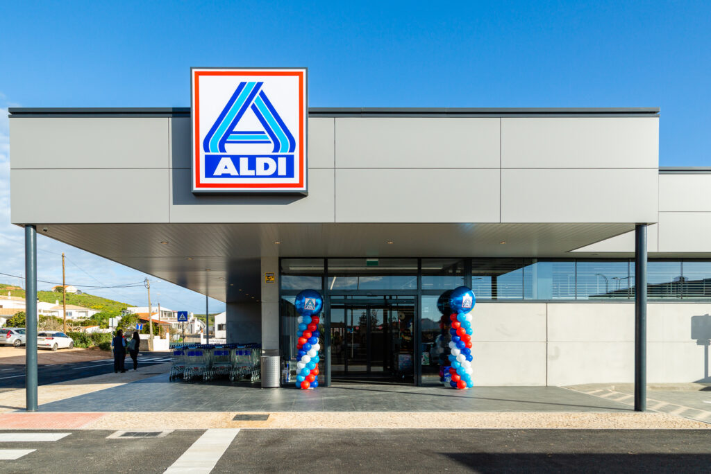 Torre Solar LED com efeito chama e sensor de luz sem precisar de ligar à corrente? É no Aldi e por menos de 15€