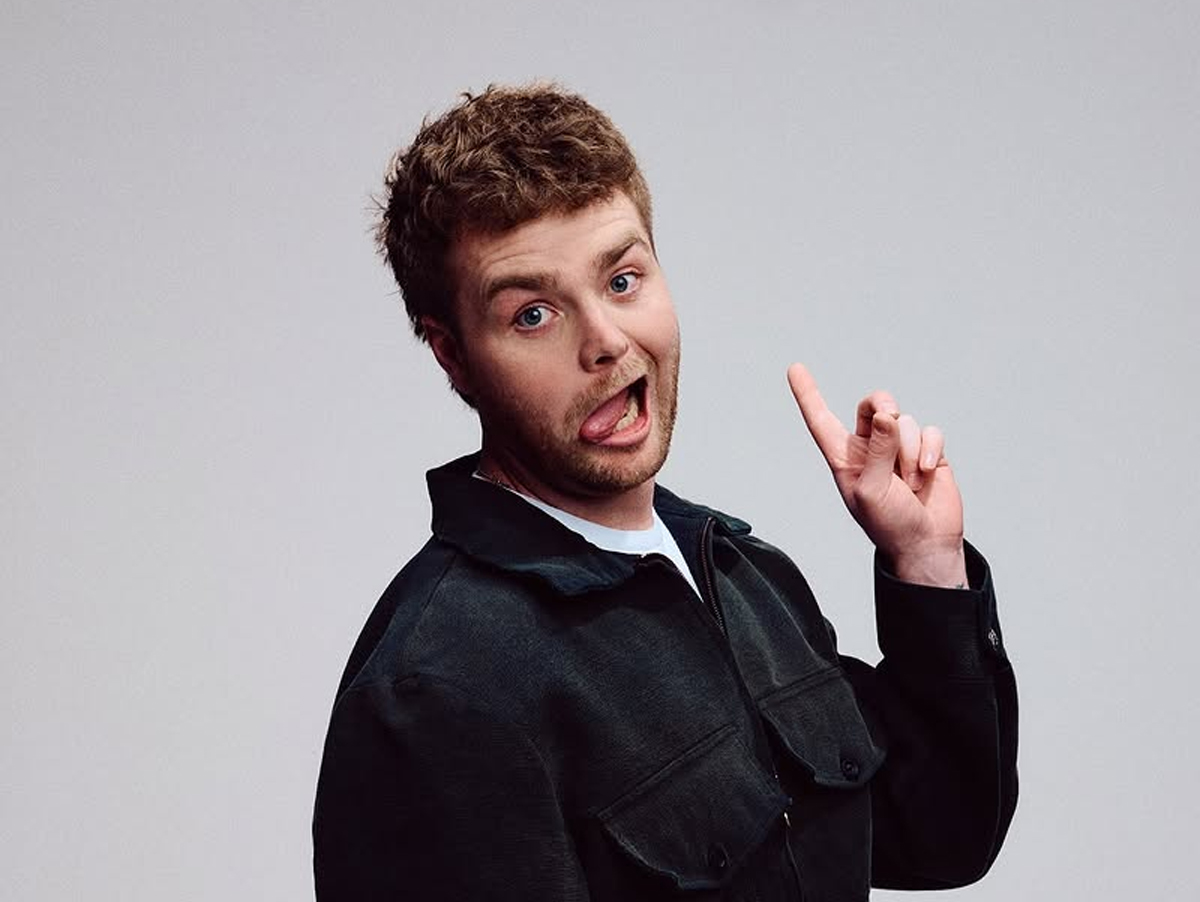 Quem é Alex Warren, cantor do mega sucesso "Ordinary"?