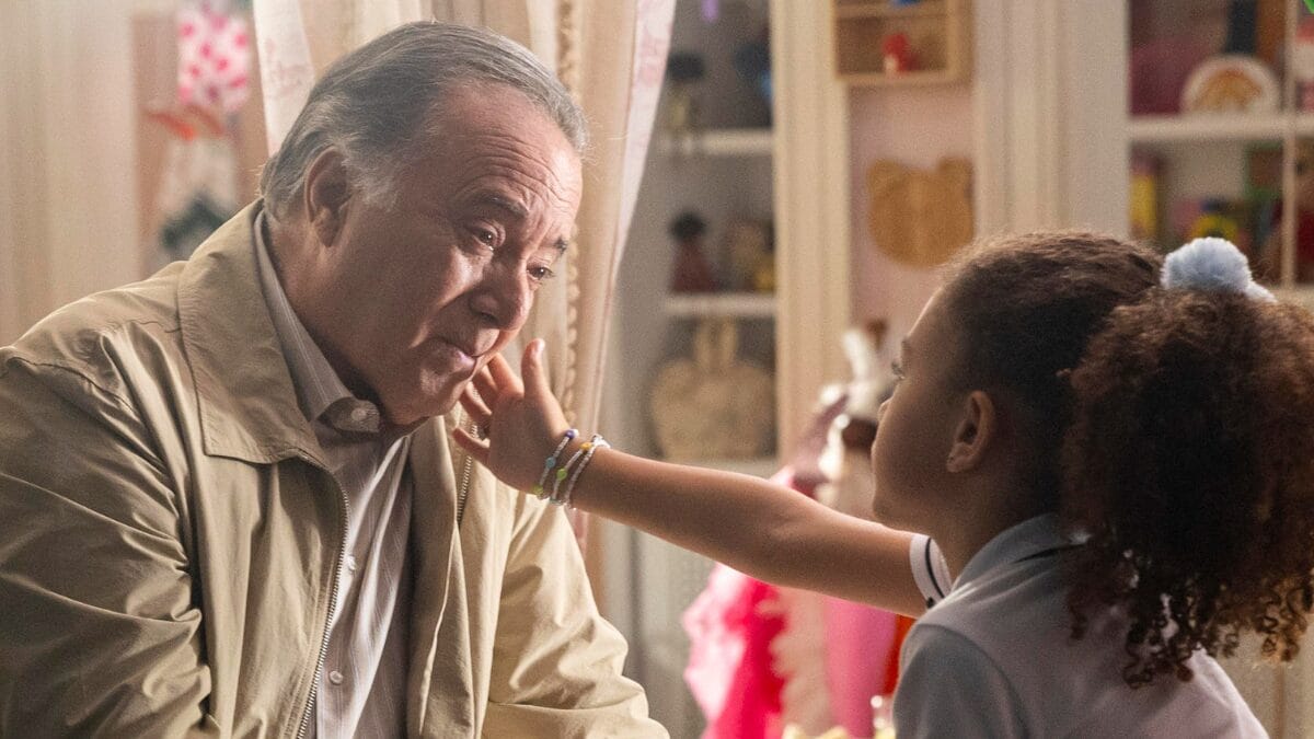 Abel reaparece pela primeira vez depois de morto em Dona de Mim